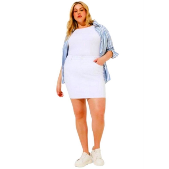 torrid Dresses & Skirts - EUC Torrid Mini “Optic” White Denim/Jean Skirt Plus Size 18W